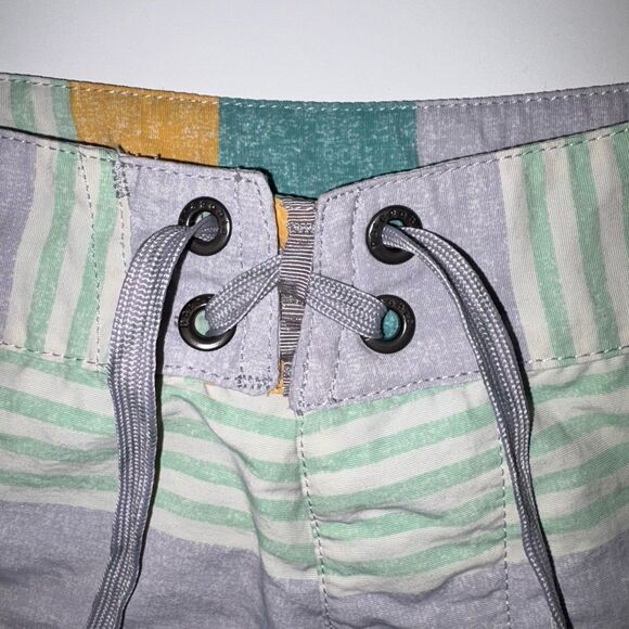 Patagonia Wavefarer Board Shorts Women’s Size 8 Lavender Yellow Green Stripe - Picture 3 of 11